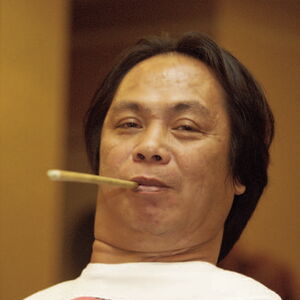 Portrait des Mundmalers Jovito Sasutona